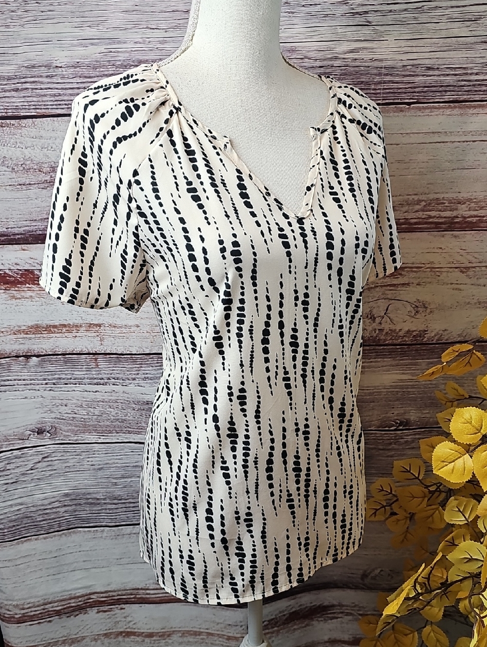 NEW SHEIN BEIGE BLACK POLKA DOT ABSTRACT SHORT FLUTTER SLEEVE PULLOVER TOP